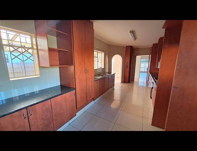 3 BEDROOM HOUSE FOR SALE IN VANDERBIJLPARK SE 6